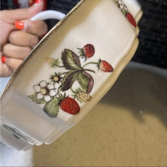3pc. St. George Fine Bone China Strawberry Basket with creamer/sugar pot England - Picture 12 of 13